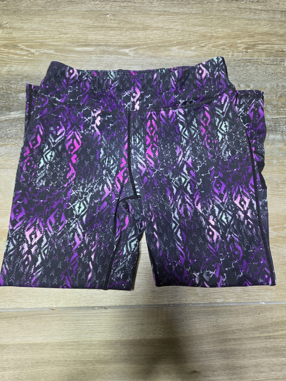 Womens M Purple Black Geometric Mesh Panel Capri Leggings